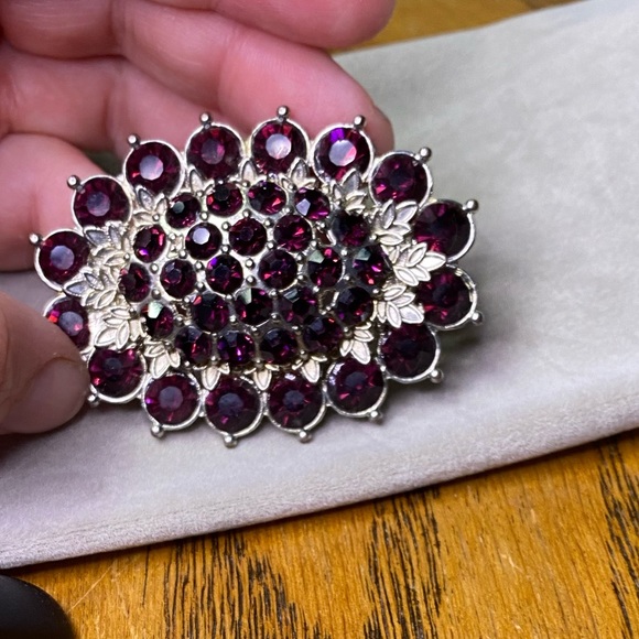 Amethyst colored crystals in a large One Size ring - Picture 3 of 7